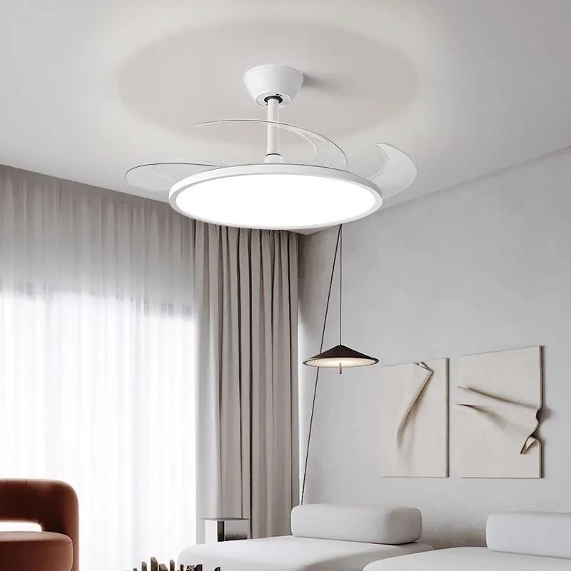 Ventilateur de plafond invisible blanc avec éclairage LED, vue rapprochée en salle à manger